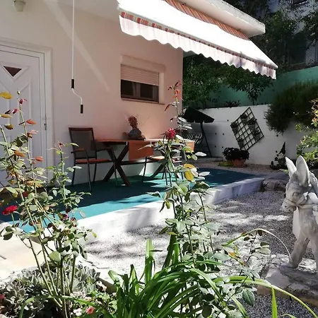 شقة Barney With Garden&terrace *