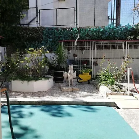 Barney With Garden&terrace سبليت