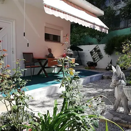 Апартаменты Barney With Garden&terrace
